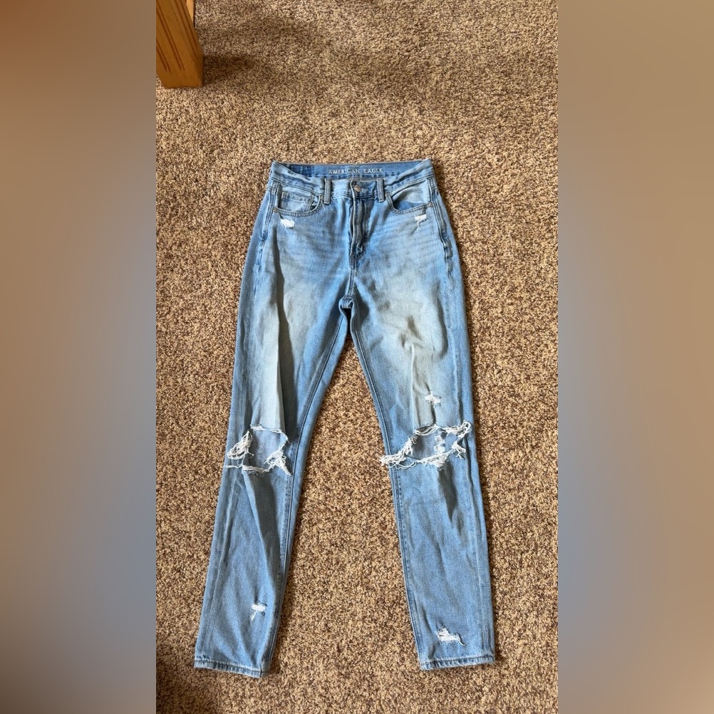 American Eagle Outfitters Blue Mom Jeans with Distressed Knees size 2 long